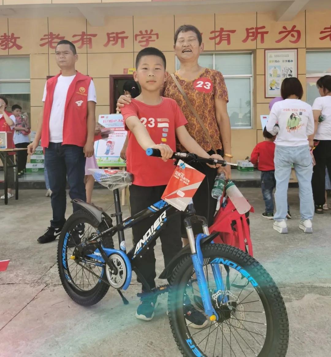 【合力监护 未爱护航】民革德山总支开展服务儿童之家庆“六一”暨未保法宣传活动(图2)
