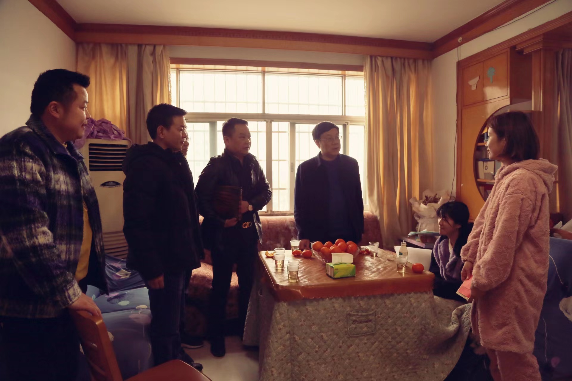  迎春送关怀 慰问暖人心(图2)