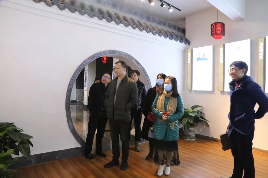 1-2012231543215V.jpg