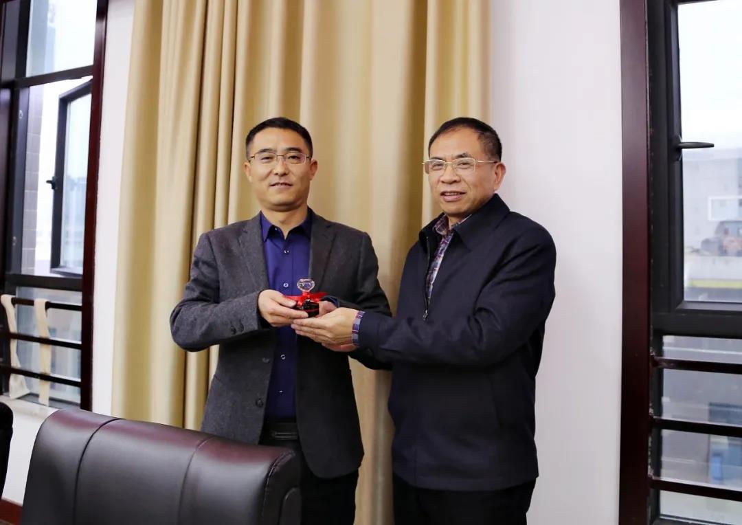 1-2012231F024U7.jpg