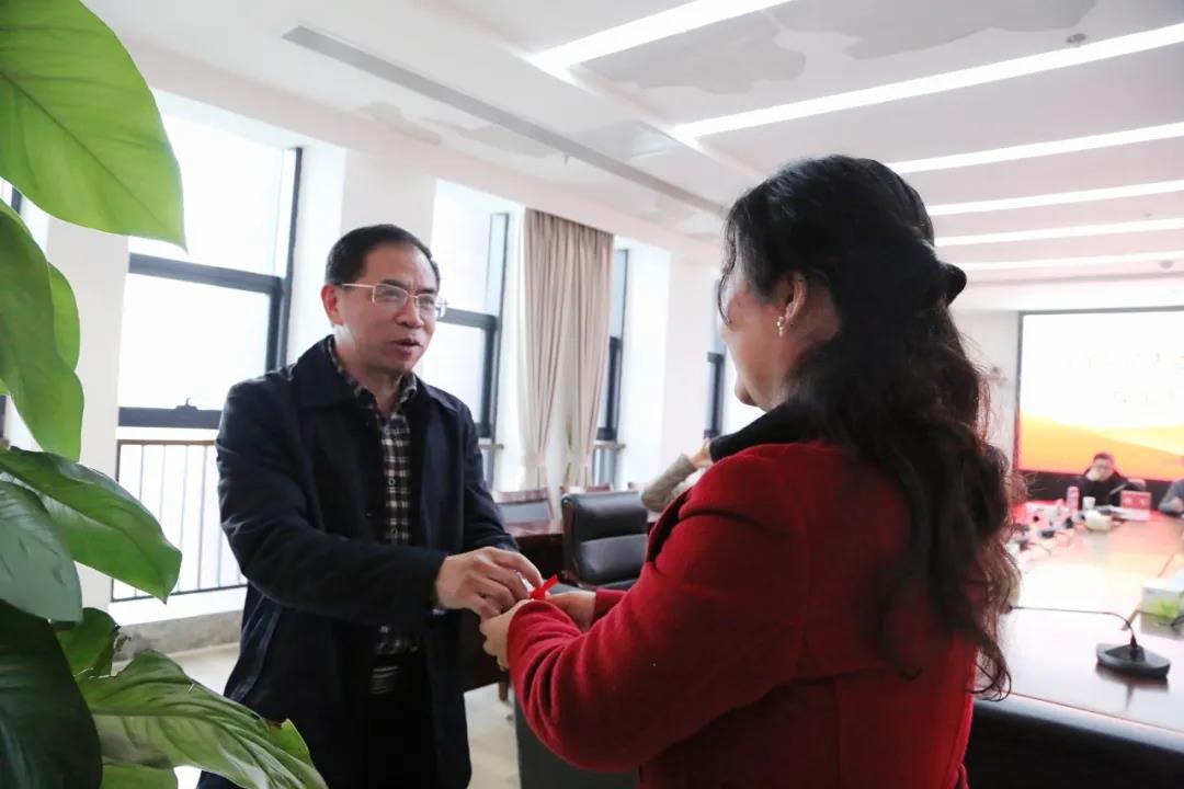 1-2012231F621J0.jpg