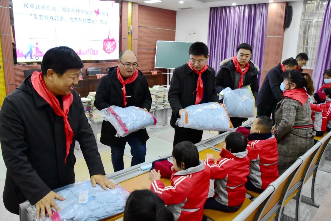 1-2012231FRK57.jpg