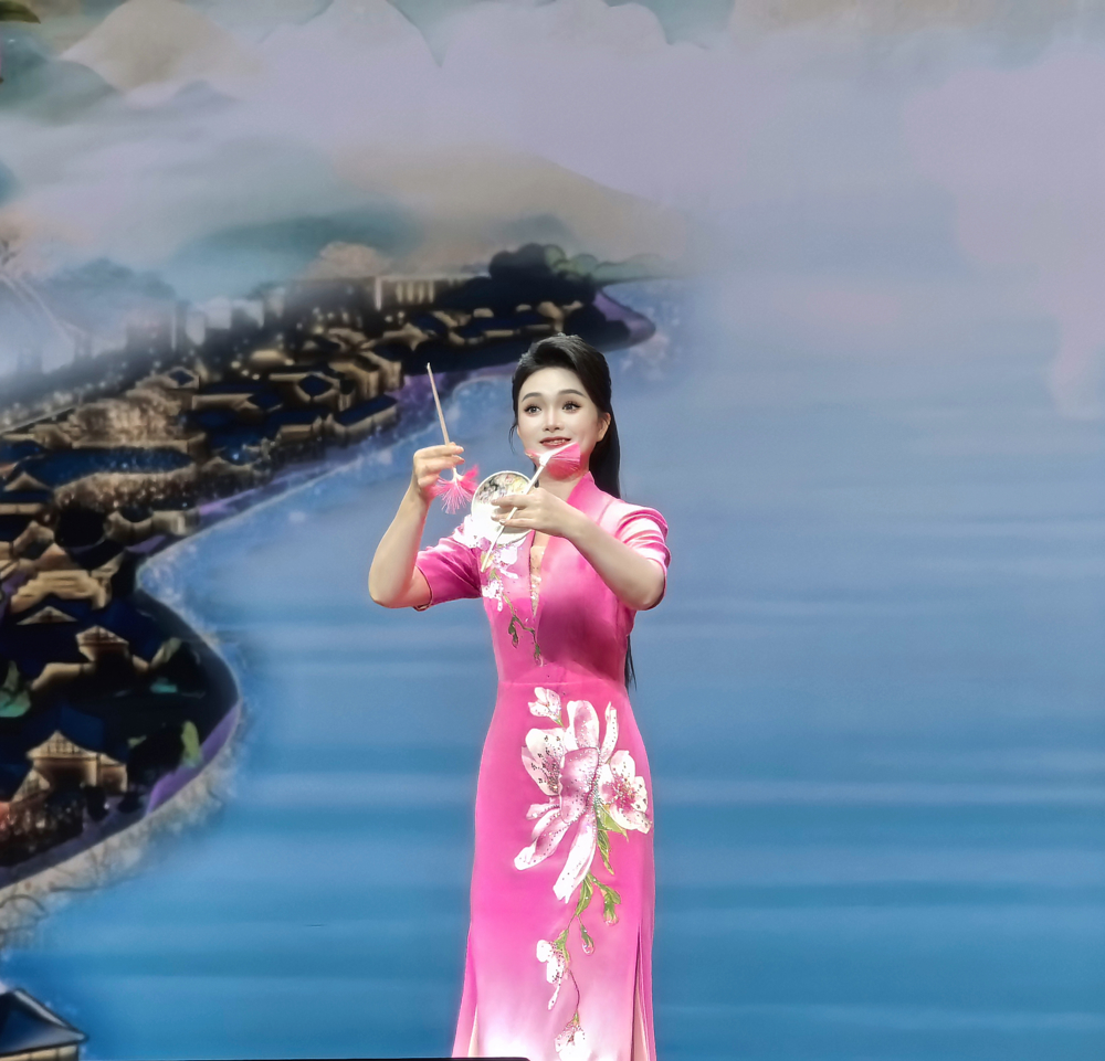 主唱《走马楼》